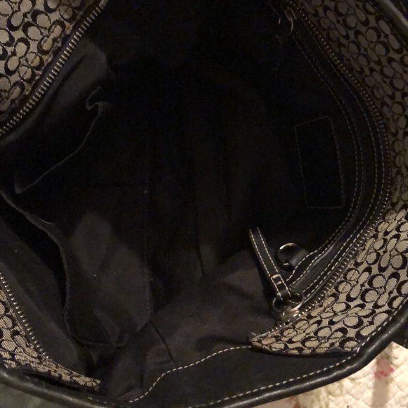 💲⚡️Coach tote L35-6383 ‼️EUC AND ROOMY AND GREAT FOR ANY OCCASIONS ‼️SALE - Picture 5 of 11